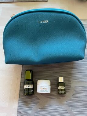 New La Mer Teal Travel Pouch with Mini Skincare Trio